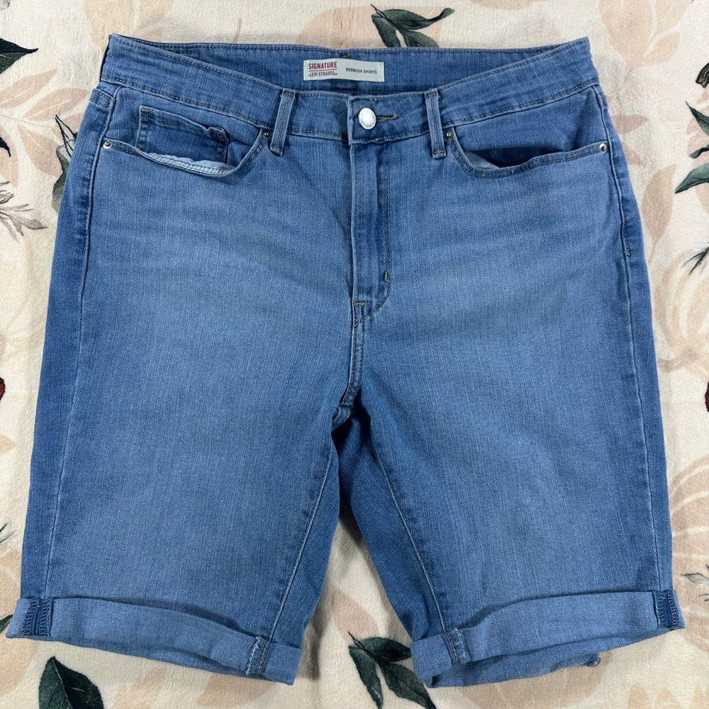 Signature by Levi Strauss Womens Bermuda Shorts Cuffed Denim Blue W31 Size 12